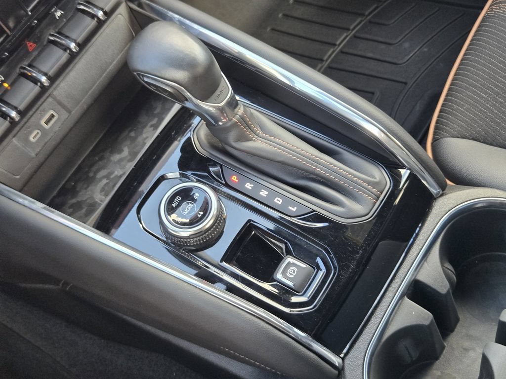 Used 2024 GMC Canyon AT4 w/ Technology Package AWD/4WD image 18