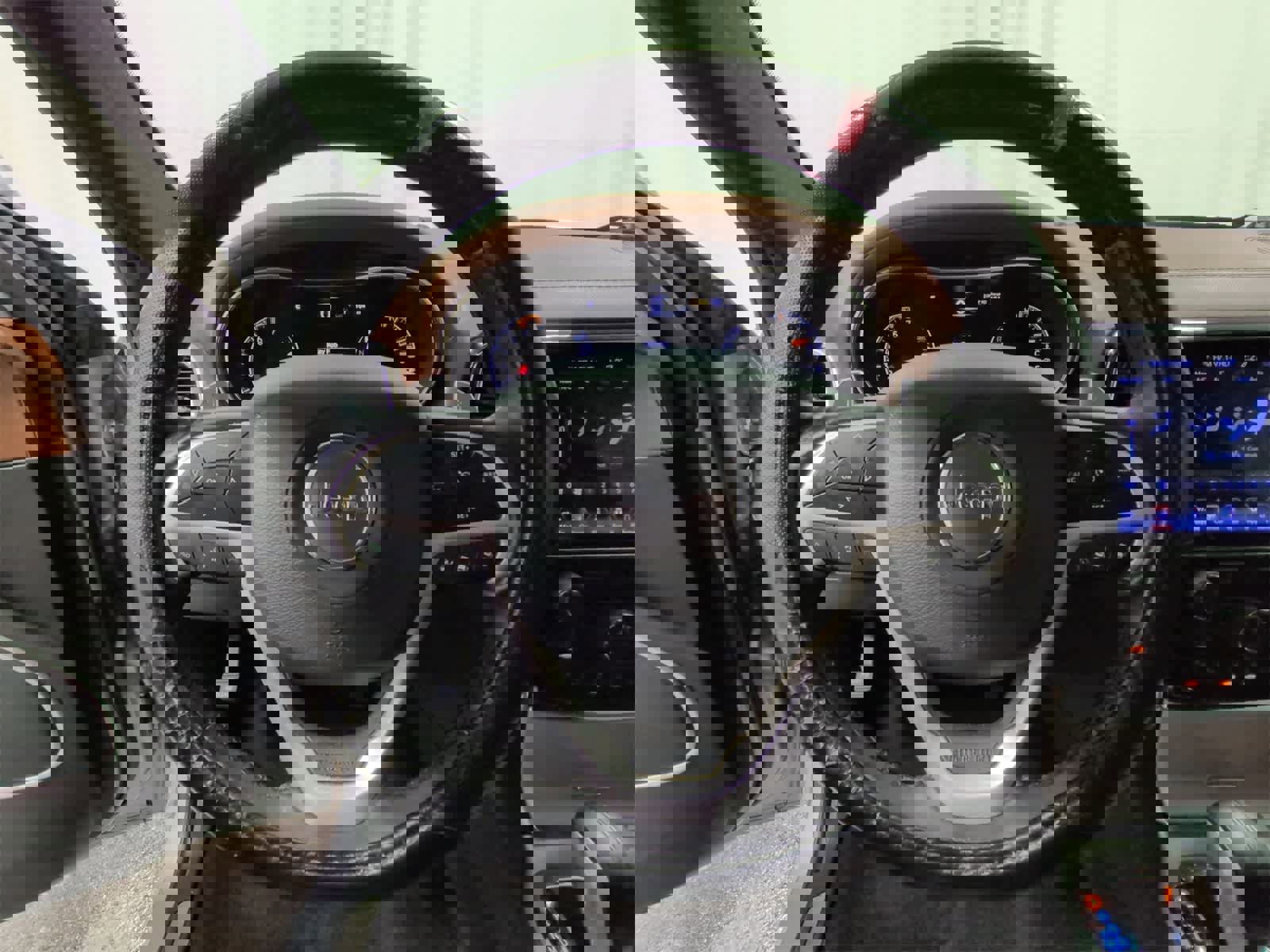 Certified 2019 Jeep Grand Cherokee Summit w/ Platinum Series Group image 25