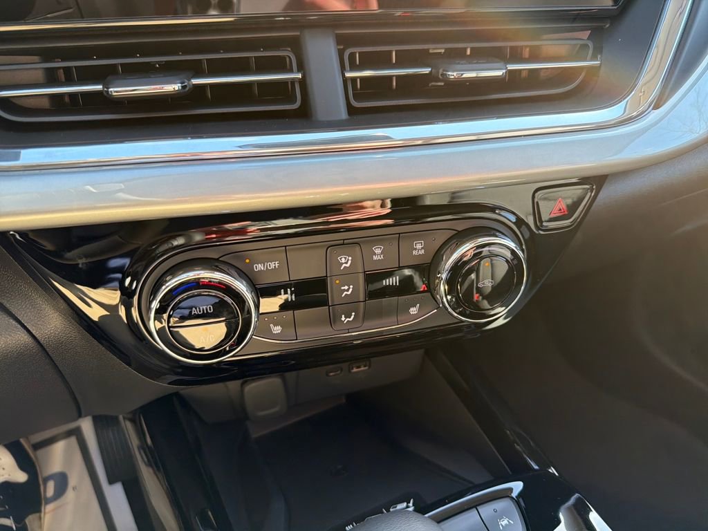 New 2025 Chevrolet Trax LT w/ Sunroof Package image 22