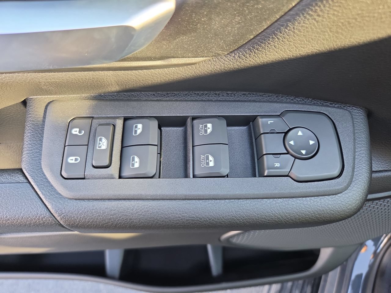 New 2026 RAM 1500 Express AWD/4WD image 4