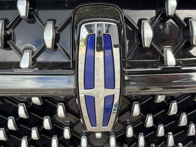 Certified 2024 Lincoln Nautilus Premier image 8