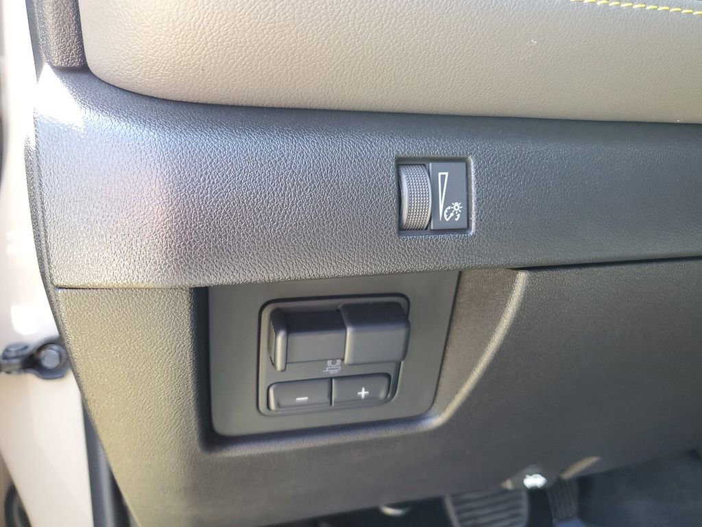 Used 2024 Chevrolet Colorado ZR2 w/ Technology Package AWD/4WD image 23