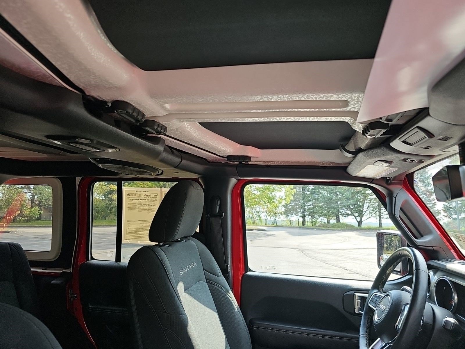 Used 2018 Jeep Wrangler Unlimited Sahara AWD/4WD image 12