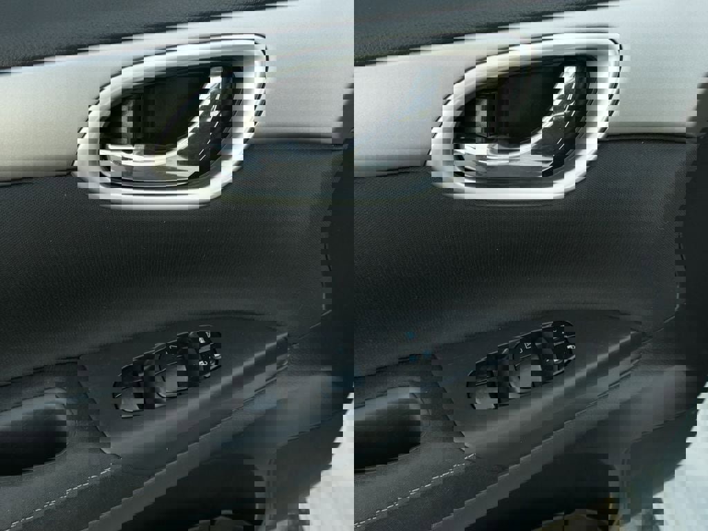 Used 2015 Nissan Sentra S image 15