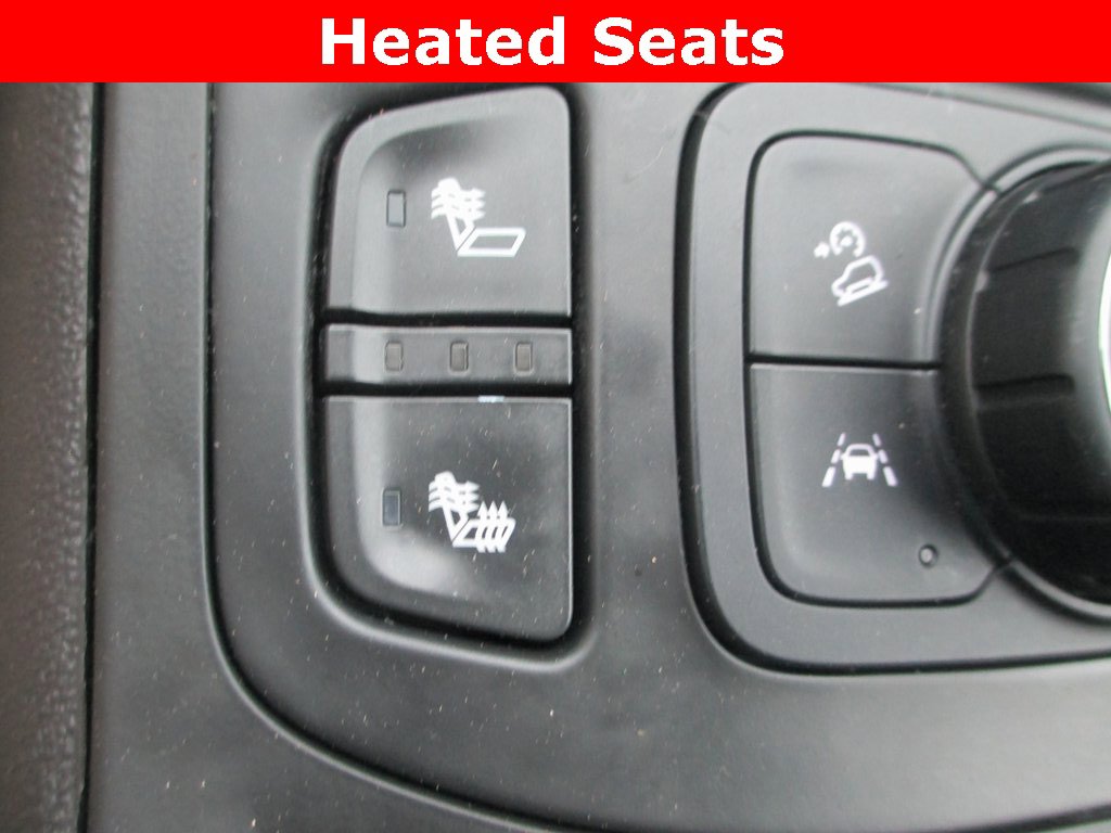 Used 2022 GMC Terrain SLE w/ Driver Convenience Package image 13