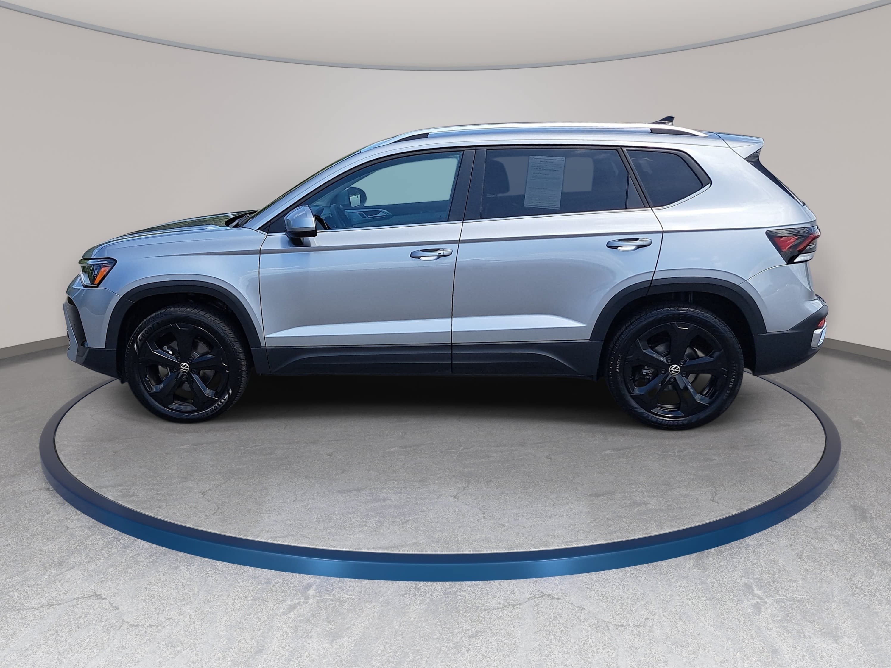 Used 2025 Volkswagen Taos SEL AWD/4WD image 8
