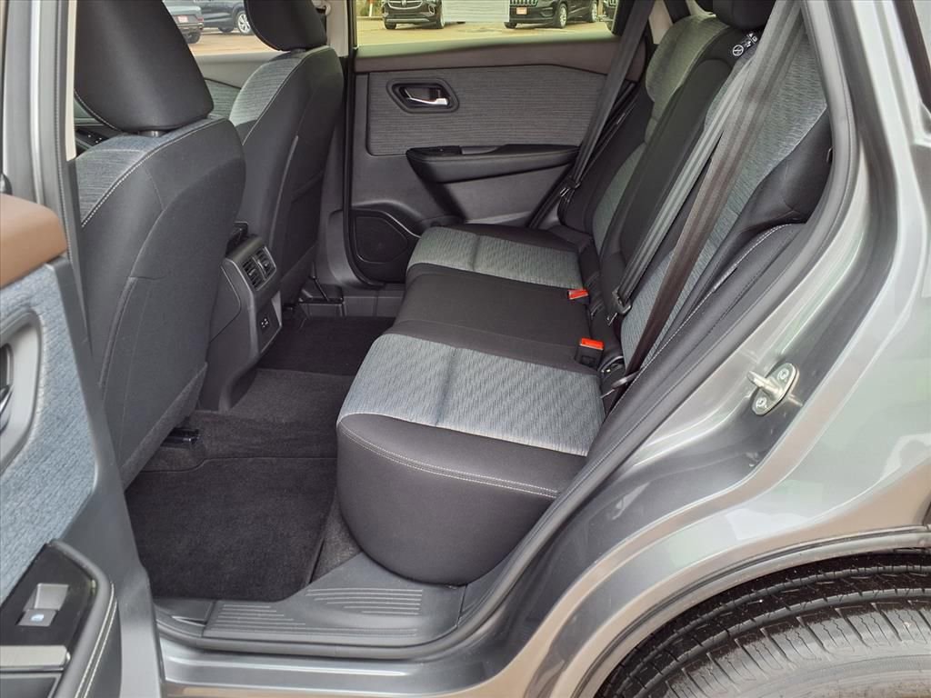 Used 2023 Nissan Rogue SV image 15