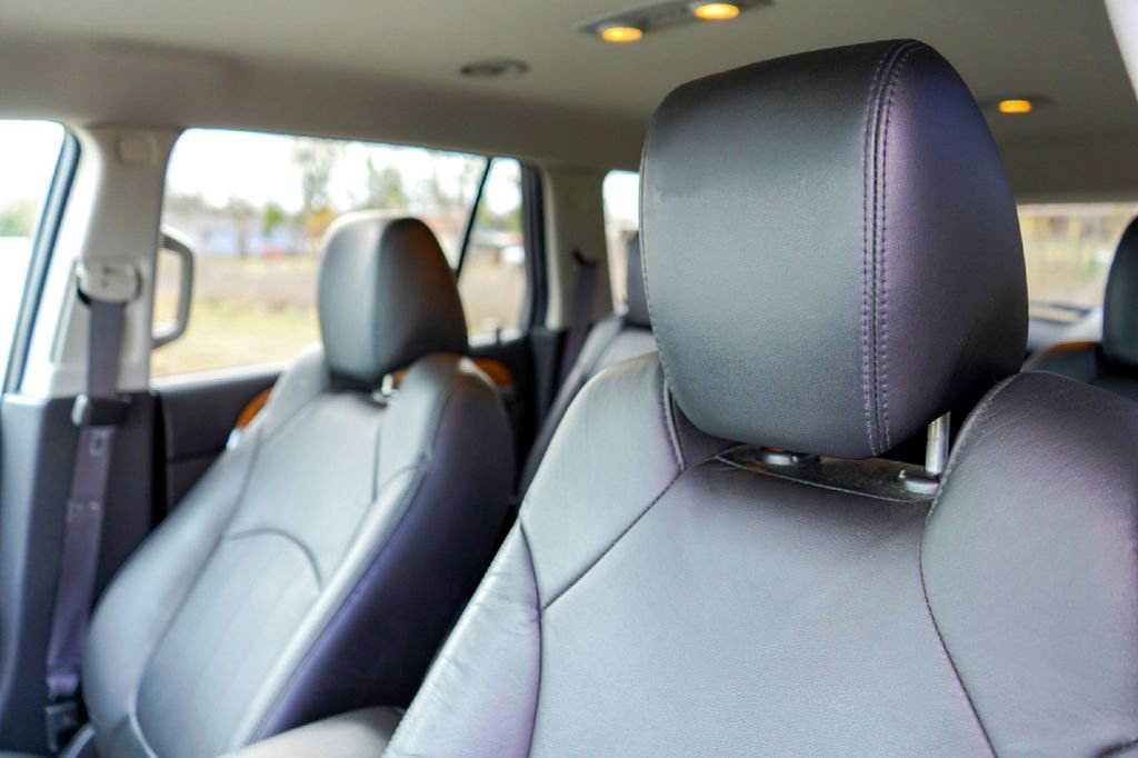 Used 2011 Buick Enclave CXL image 11