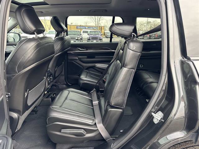 Used 2023 Jeep Grand Cherokee L Limited w/ Black Appearance Package image 8