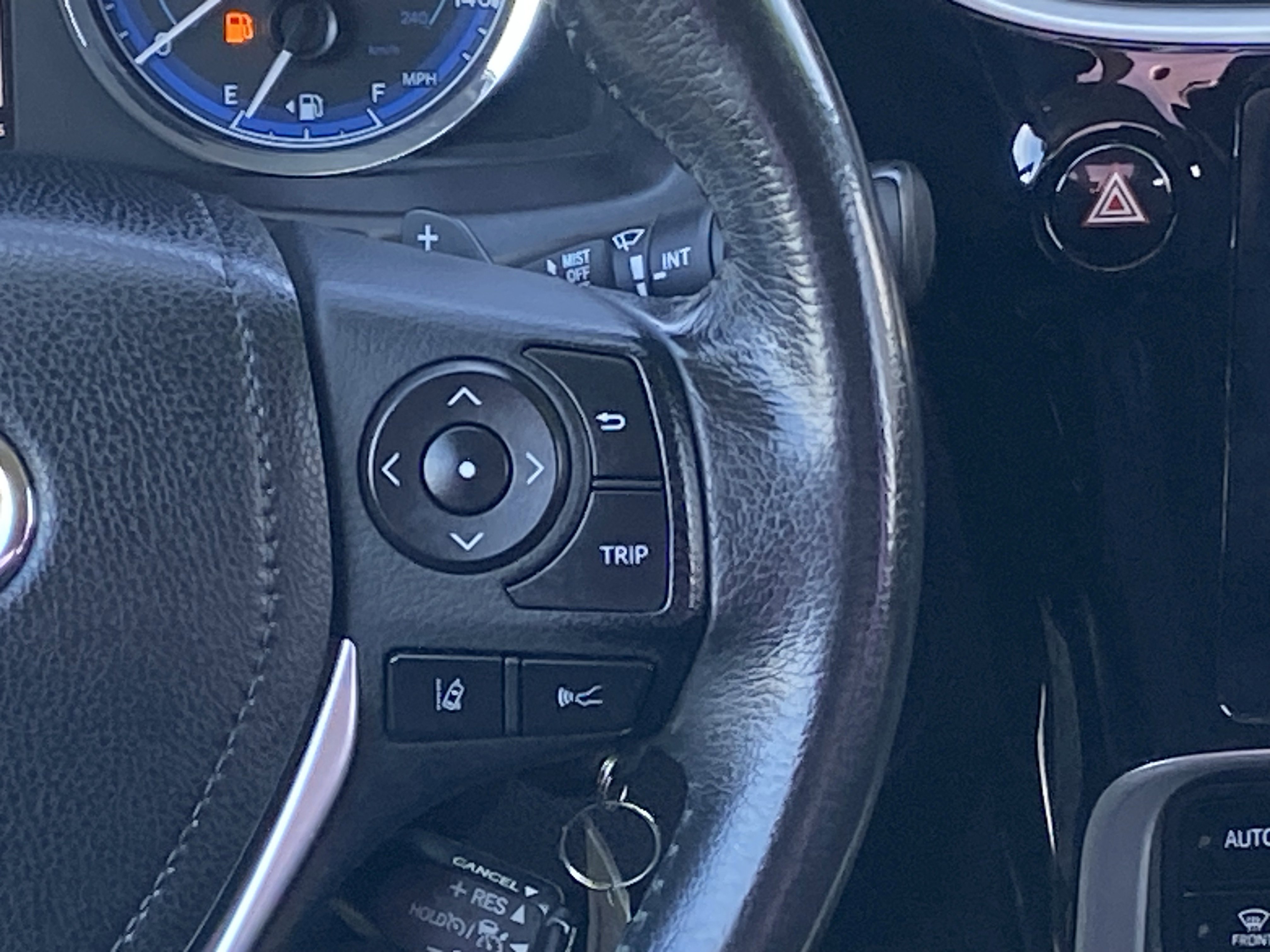 Used 2018 Toyota Corolla SE w/ Carpet Mat Package (TMS) FWD image 18