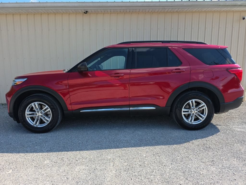 Used 2020 Ford Explorer XLT w/ Equipment Group 202A AWD/4WD image 9