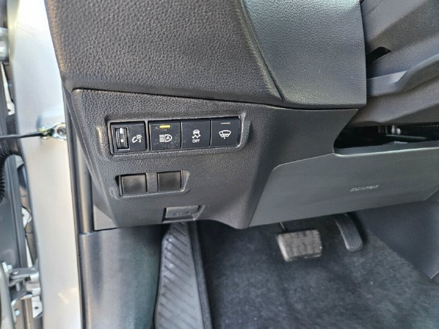 Used 2026 Toyota Corolla Cross LE AWD/4WD image 27