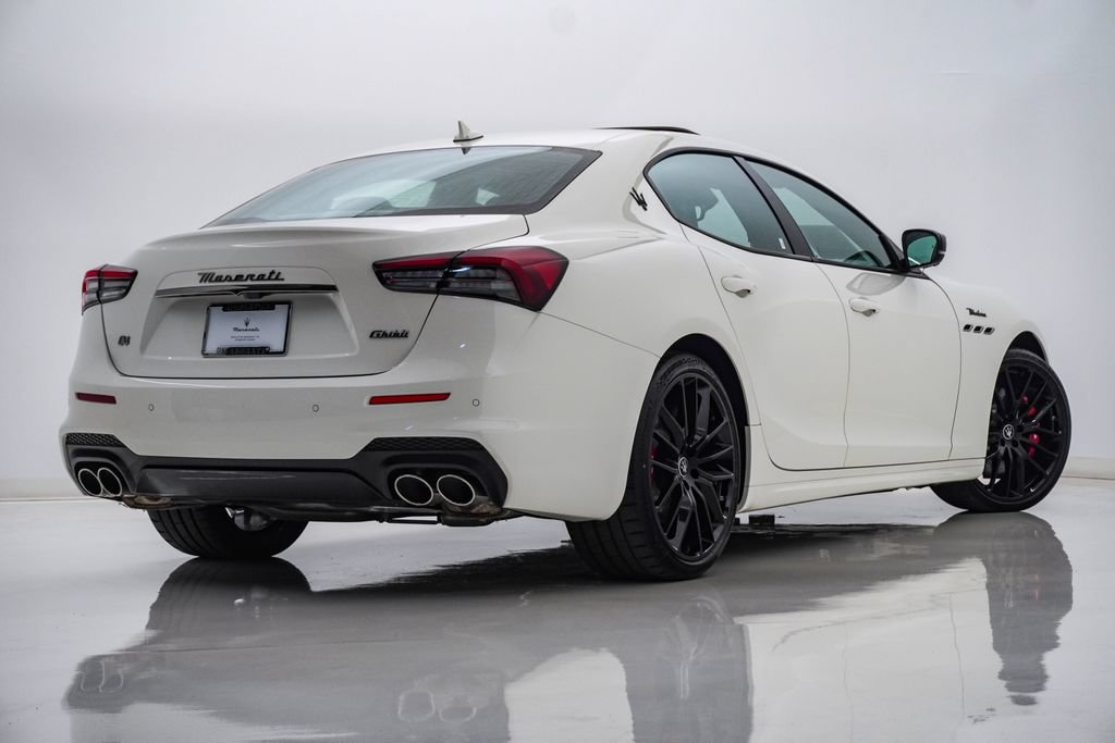 Certified 2024 Maserati Ghibli Modena Q4 AWD/4WD image 8