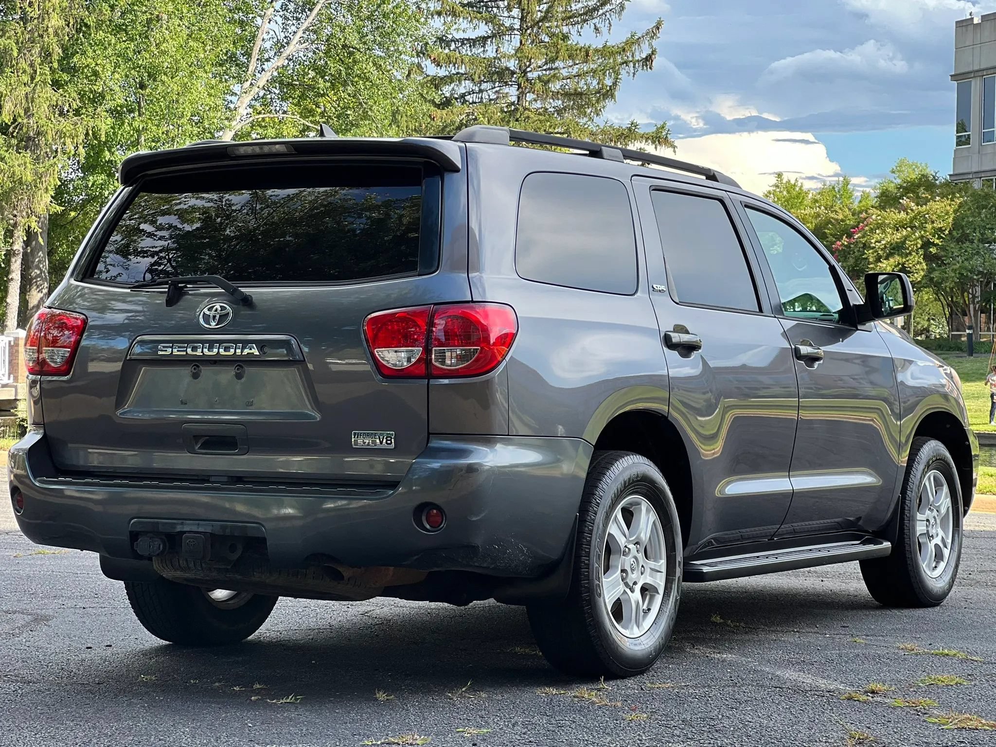 Used 2014 Toyota Sequoia SR5 RWD image 5