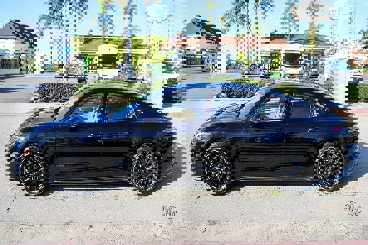 Used 2021 Porsche Panamera w/ Premium Package image 2