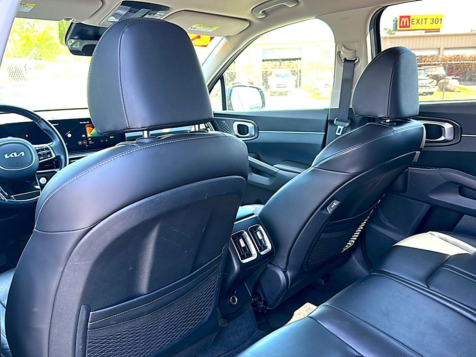 Used 2024 Kia Sorento S image 17