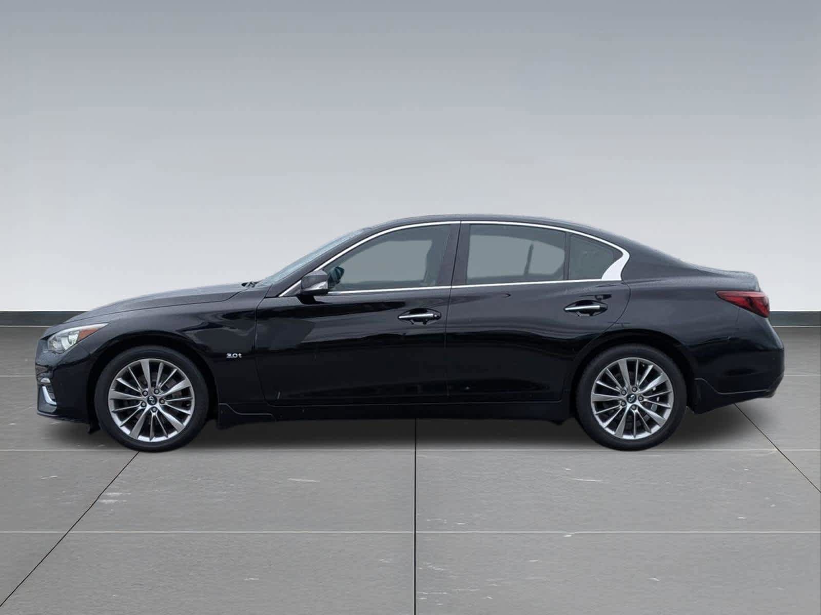 Used 2018 INFINITI Q50 Luxe w/ Essential Package (3.0T Luxe) AWD/4WD image 3