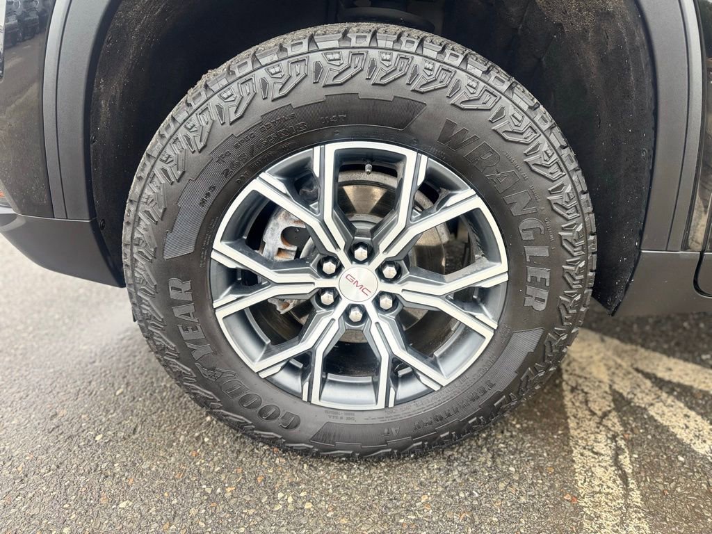 Certified 2024 GMC Acadia AT4 AWD/4WD image 3