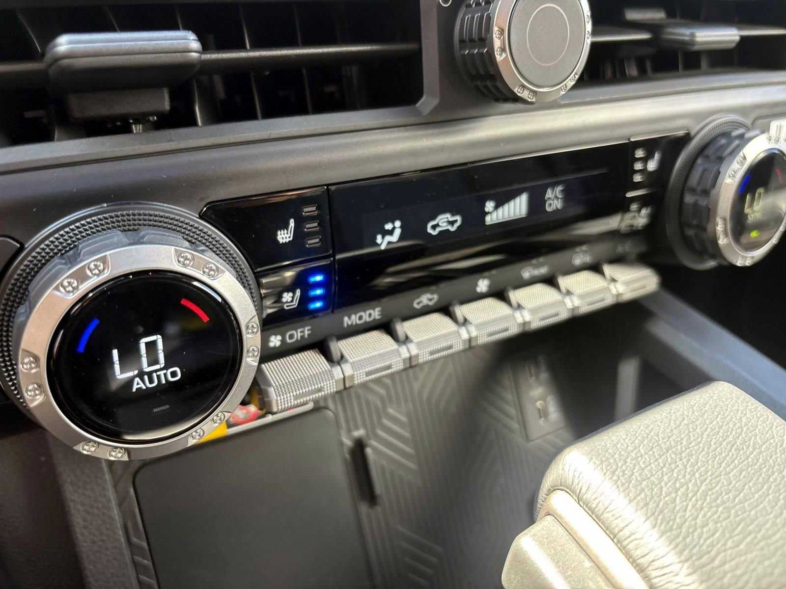 Used 2024 Toyota Tacoma Limited w/ Limited Package (LT) AWD/4WD image 23