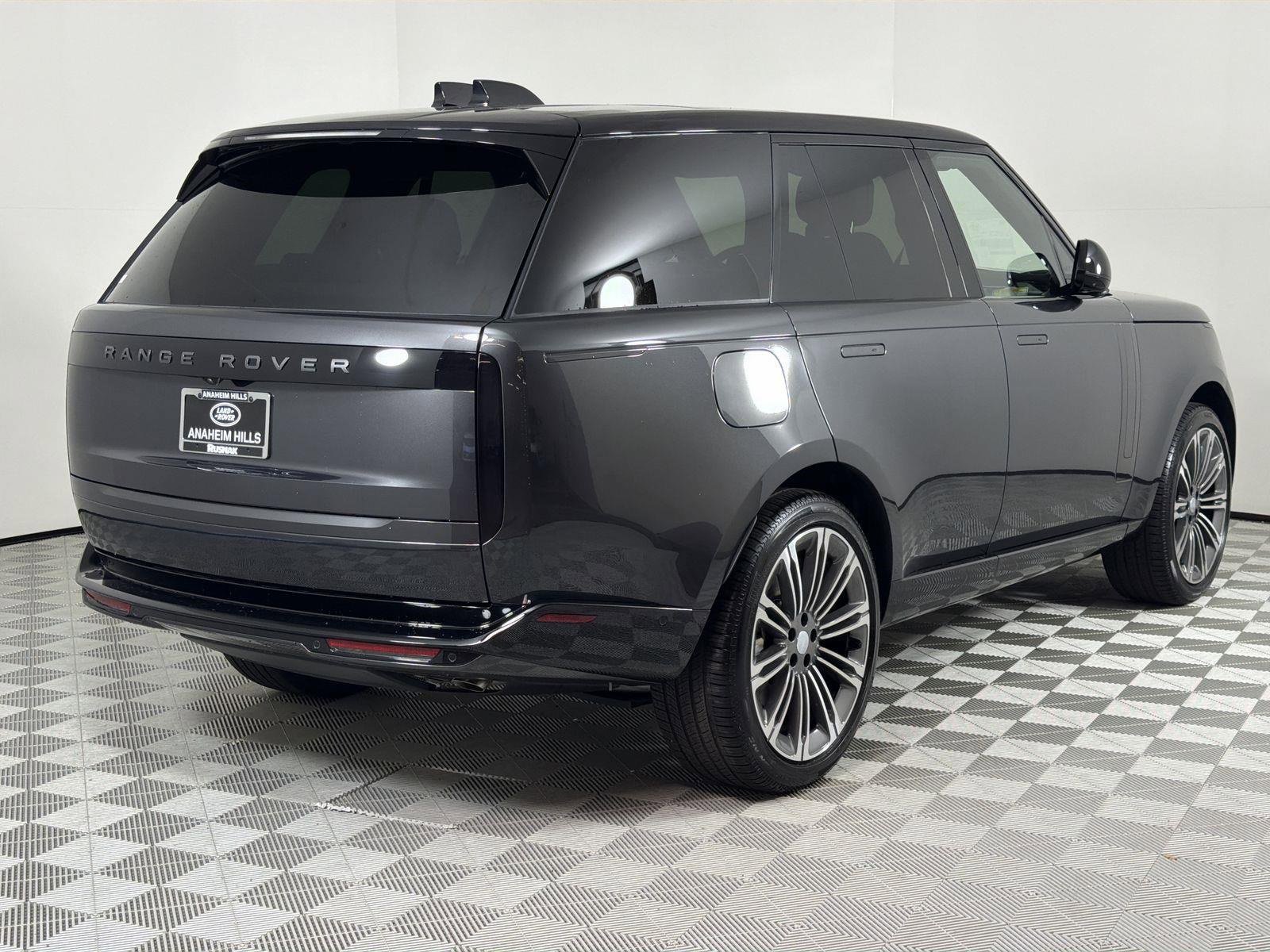 New 2025 Land Rover Range Rover SE image 5