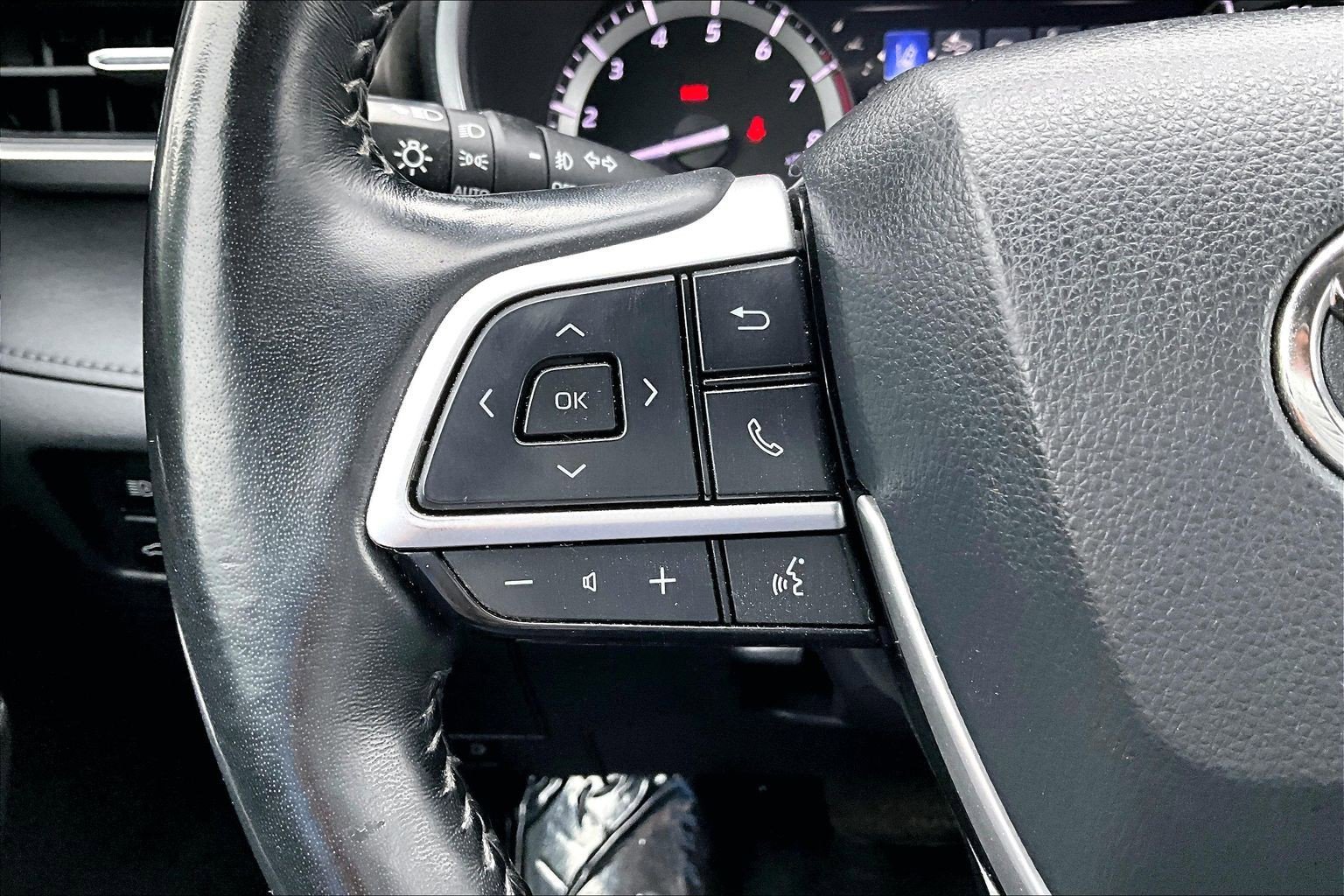 Used 2022 Toyota Highlander XLE AWD/4WD image 17