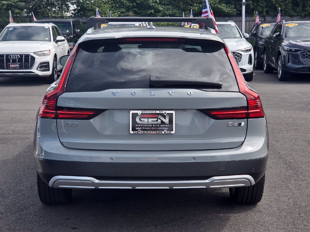 Used 2025 Volvo V90 B6 Cross Country Ultra AWD/4WD image 5