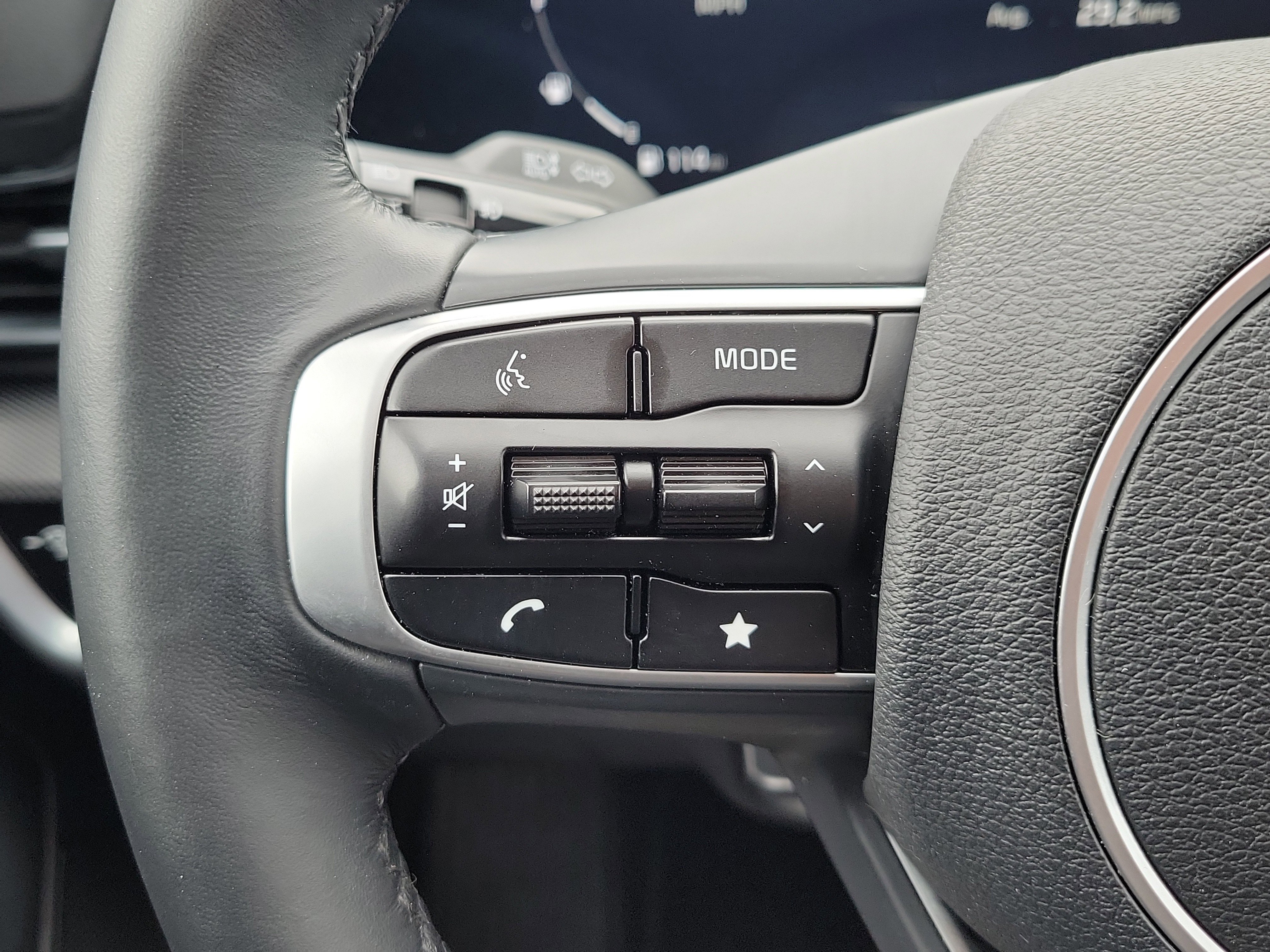 Certified 2025 Kia Sportage SX image 30