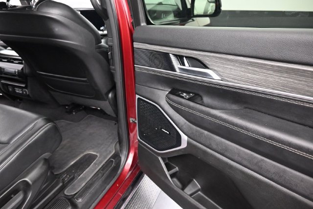 Used 2024 Jeep Wagoneer L Series II w/ Flexible Seating Group RWD image 26