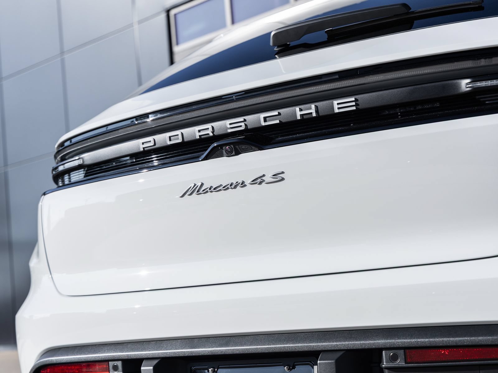 Certified 2025 Porsche Macan 4S Electric AWD/4WD image 15