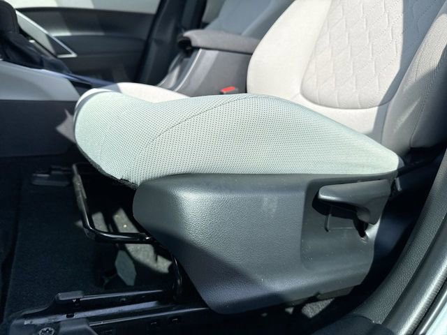 Used 2022 Toyota Corolla Cross L image 12