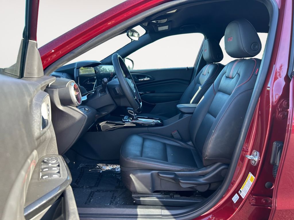 Used 2025 Chevrolet Trax RS w/ Driver Confidence Package FWD image 15
