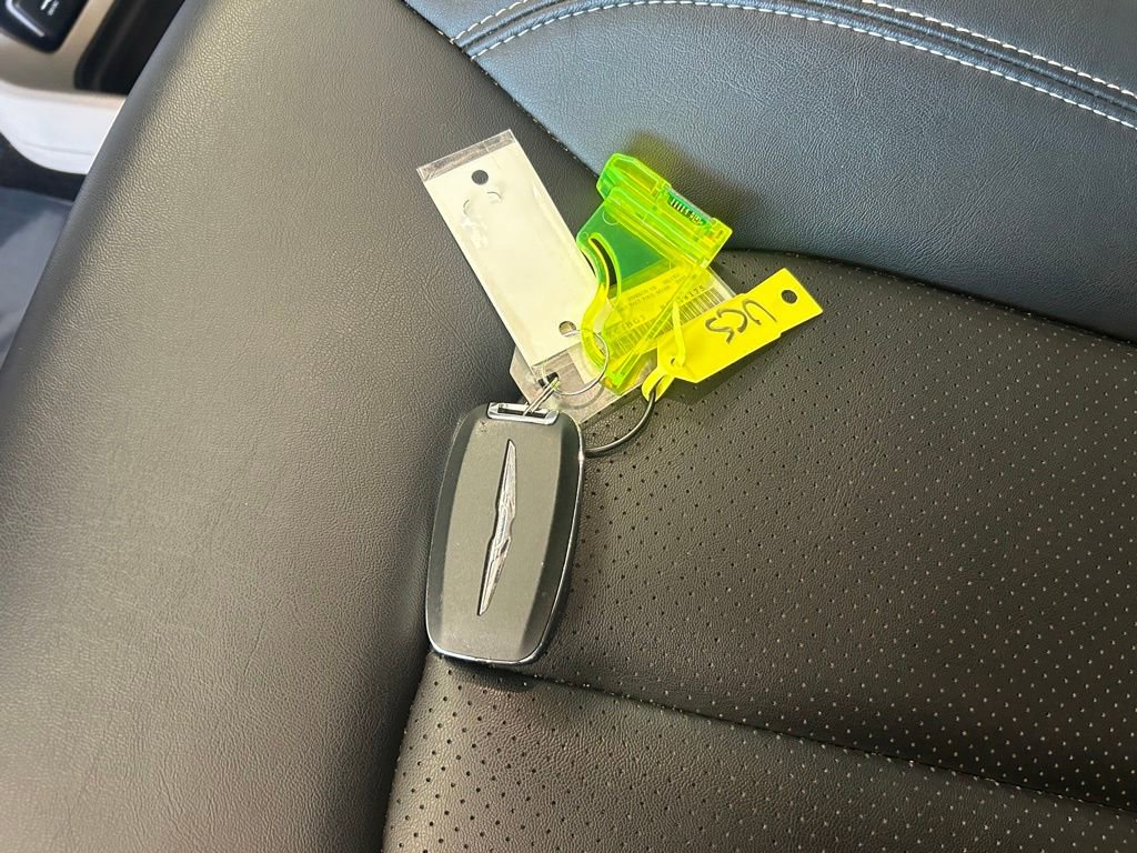 Used 2024 Chrysler Pacifica Touring-L image 42