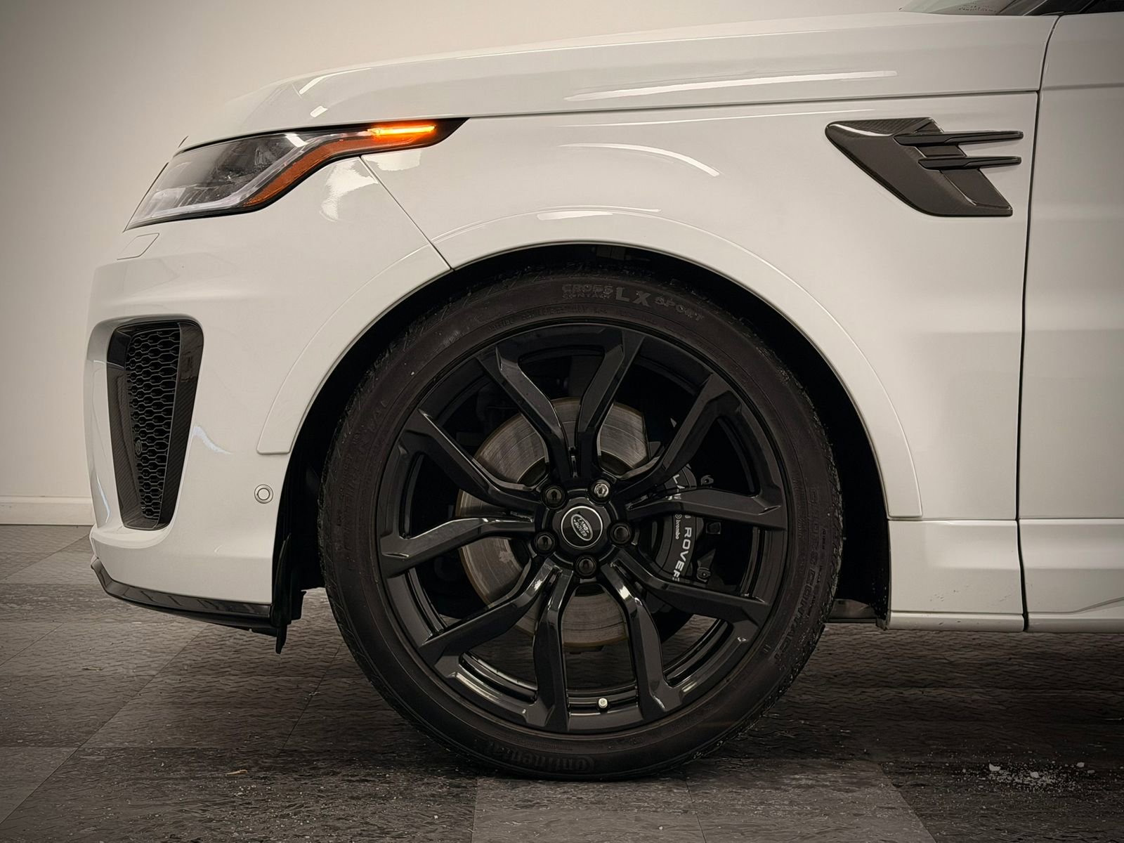 Used 2022 Land Rover Range Rover Sport SVR image 8