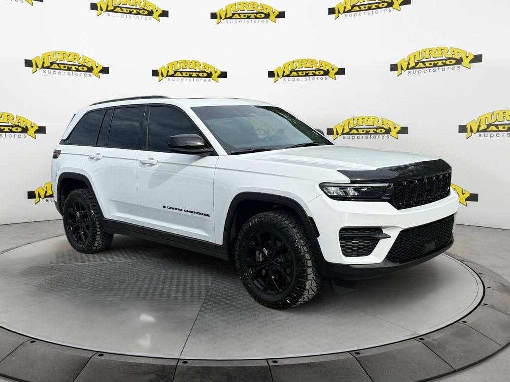 Used 2025 Jeep Grand Cherokee Altitude RWD image 7