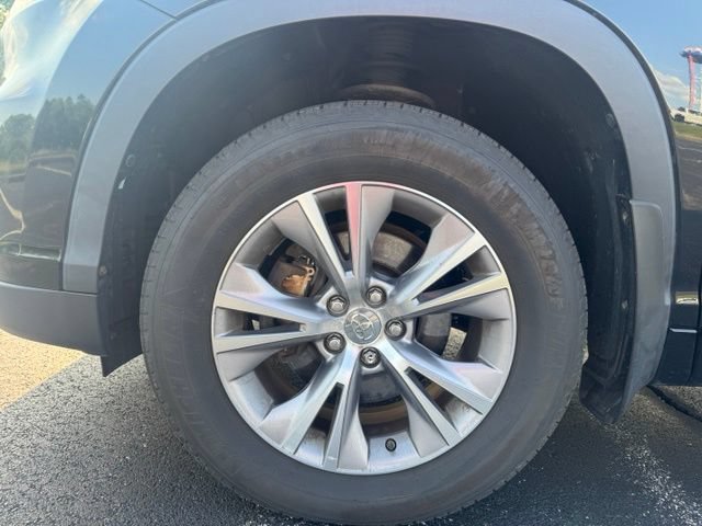 Used 2015 Toyota Highlander XLE AWD/4WD image 12