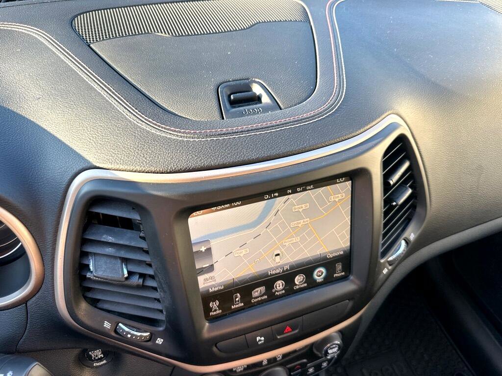 Used 2016 Jeep Cherokee 75th Anniversary image 38