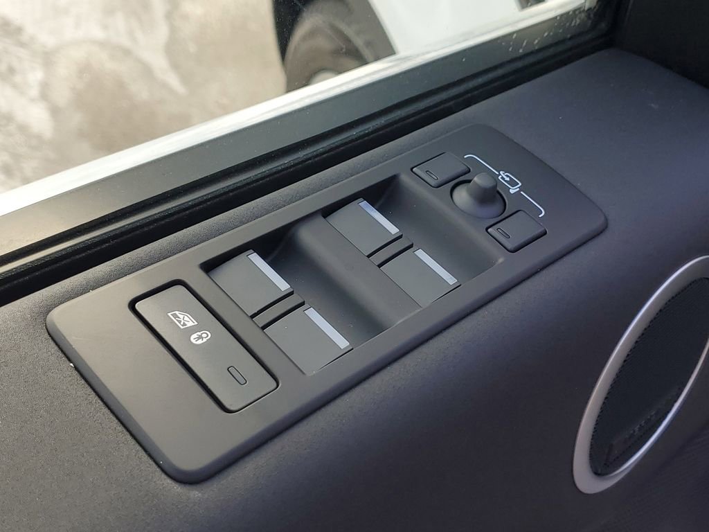 New 2026 Land Rover Discovery S image 11
