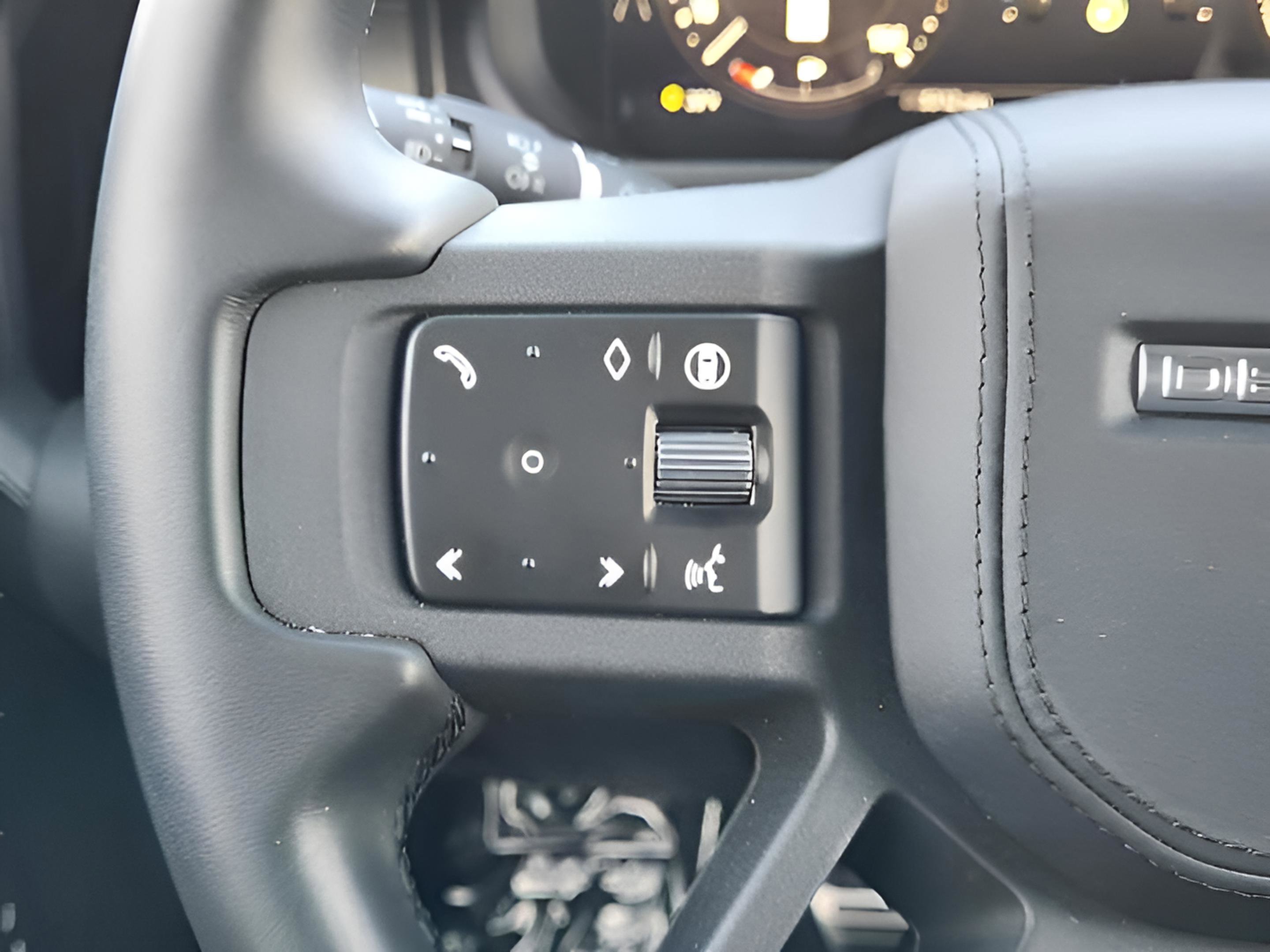 Certified 2025 Land Rover Defender 110 X image 29