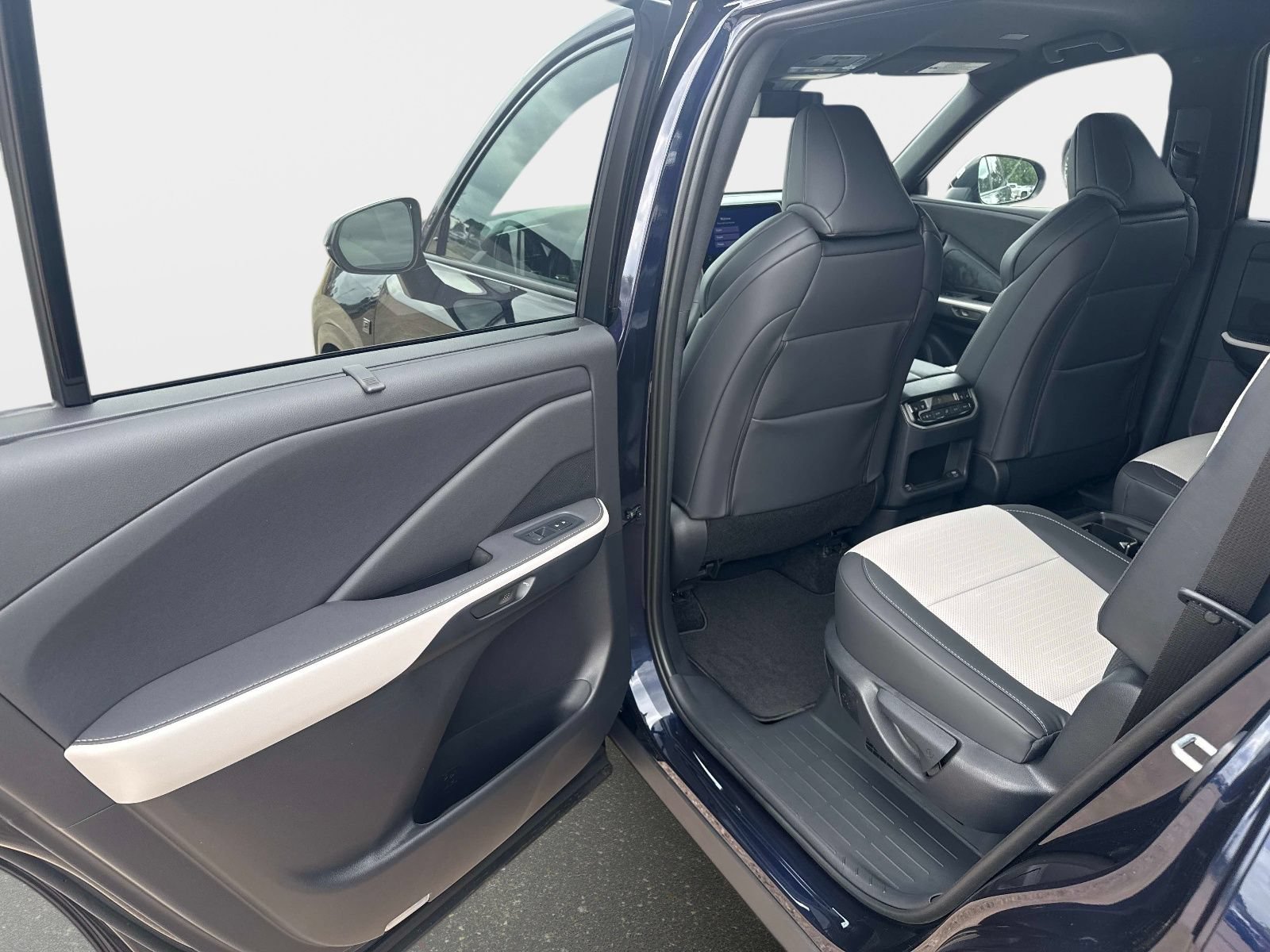 New 2026 Lexus TX 500h AWD image 10