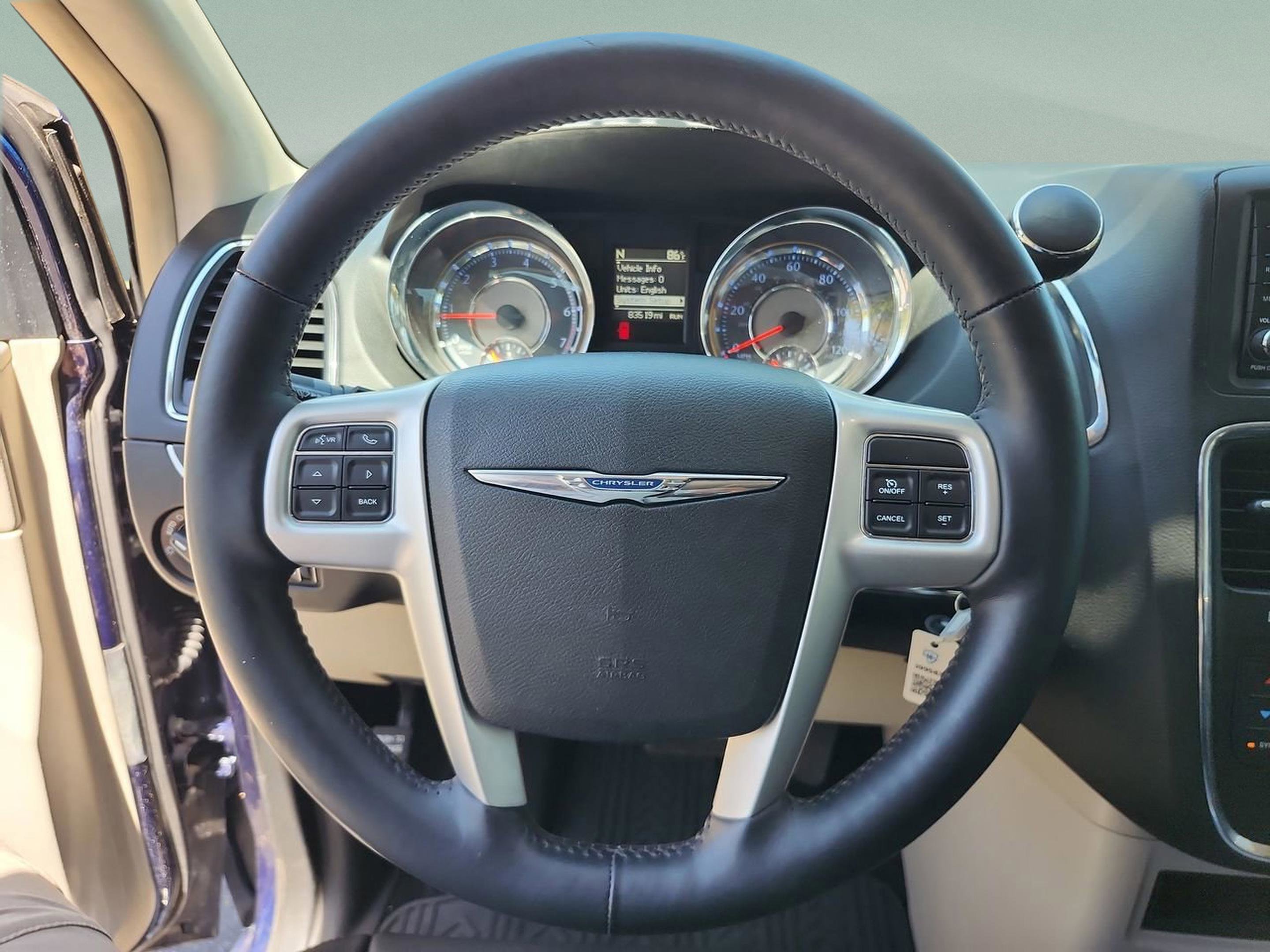 Used 2015 Chrysler Town & Country Touring w/ Driver Convenience Group FWD image 8