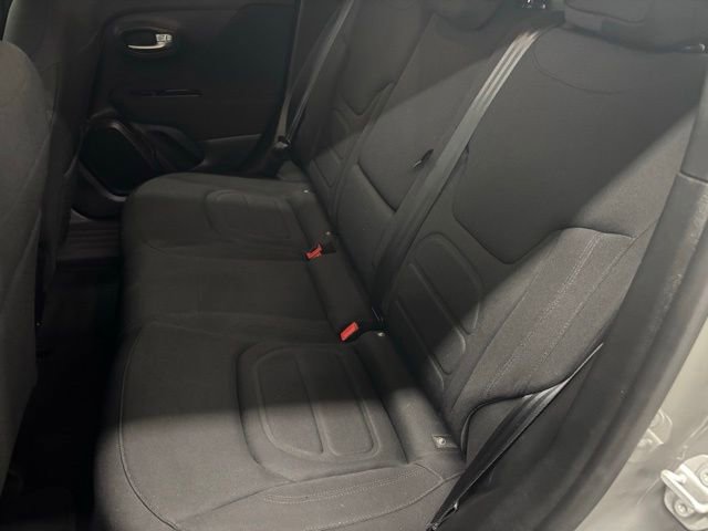 Used 2020 Jeep Renegade Latitude w/ Popular Equipment Group FWD image 10