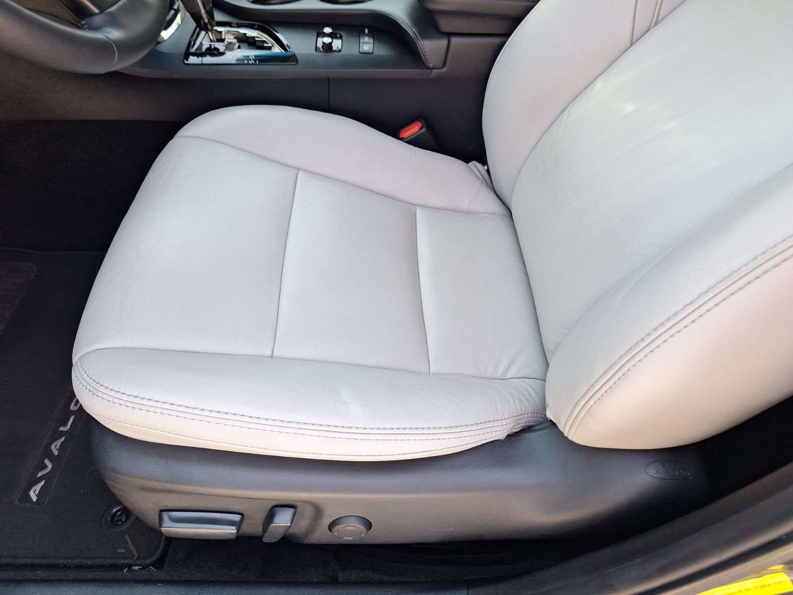 Used 2016 Toyota Avalon XLE Premium FWD image 17