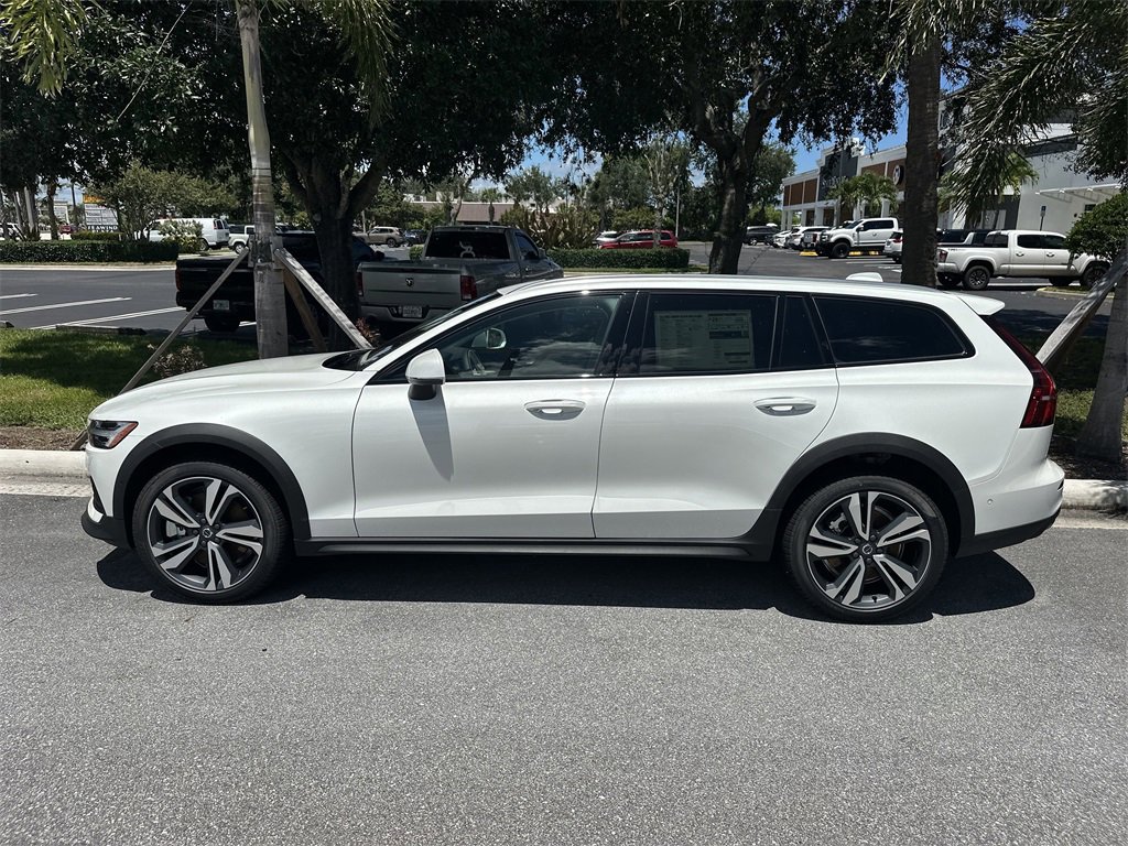 New 2026 Volvo V60 B5 Cross Country Plus w/ Protection Package Premier image 4