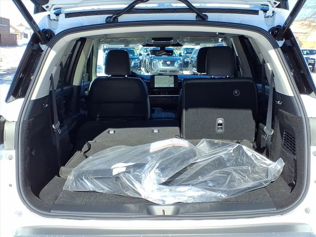 New 2025 Nissan Pathfinder SL image 30