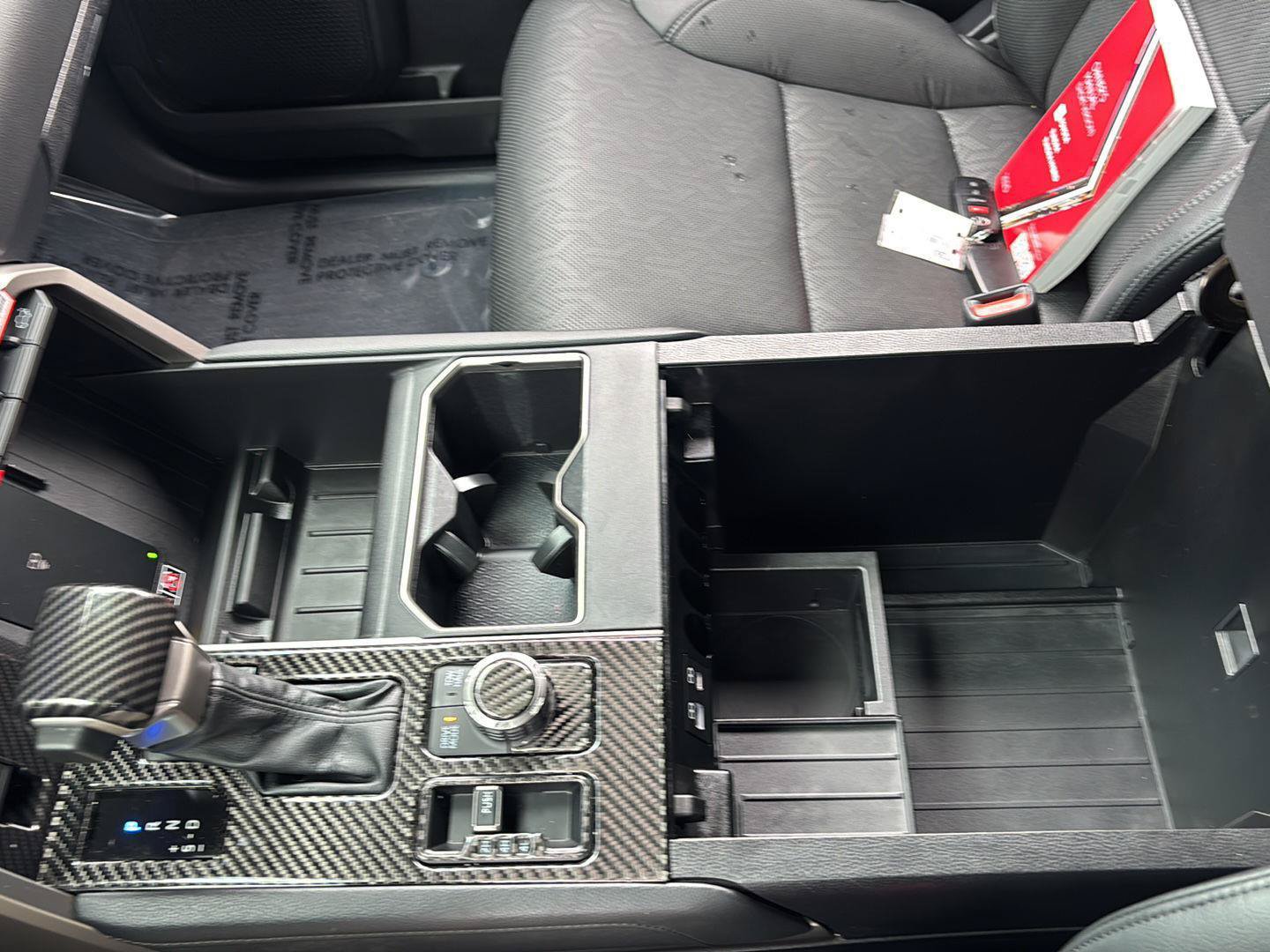 Used 2025 Toyota Tundra Limited AWD/4WD image 36