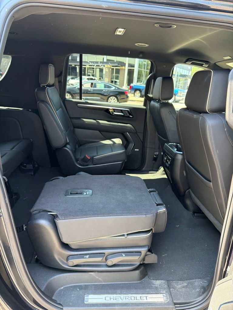 Used 2025 Chevrolet Suburban Premier AWD/4WD image 11