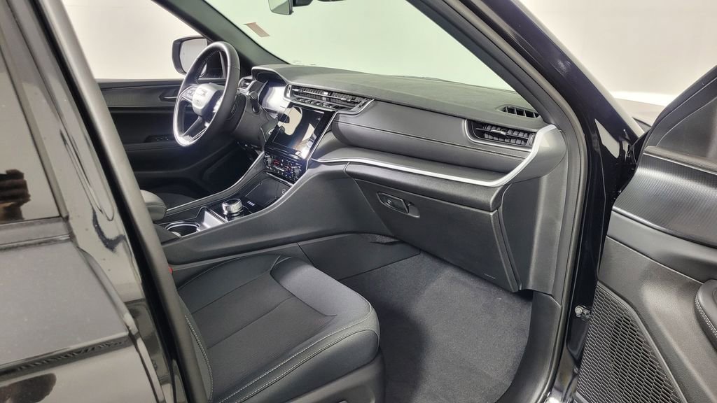 New 2025 Jeep Grand Cherokee Laredo w/ Luxury Tech Group I image 35