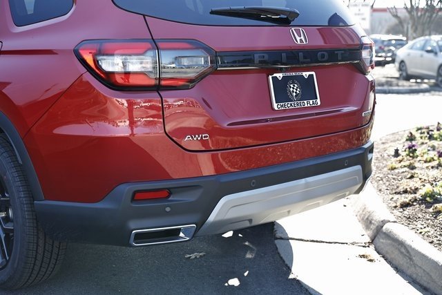 New 2025 Honda Pilot Touring image 9