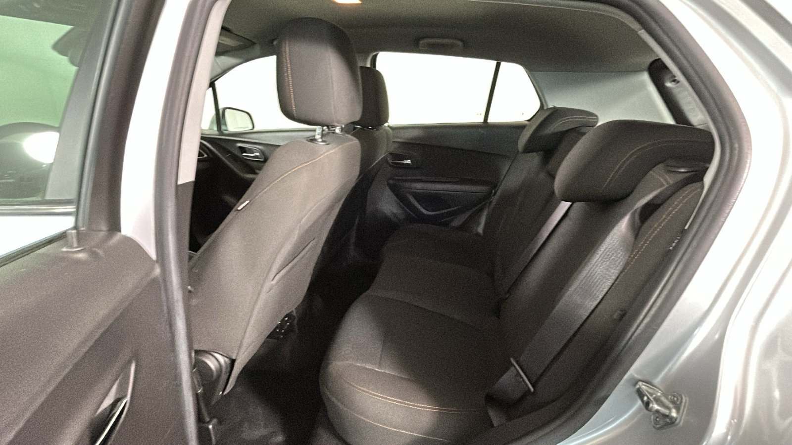 Used 2018 Chevrolet Trax LS AWD/4WD image 30