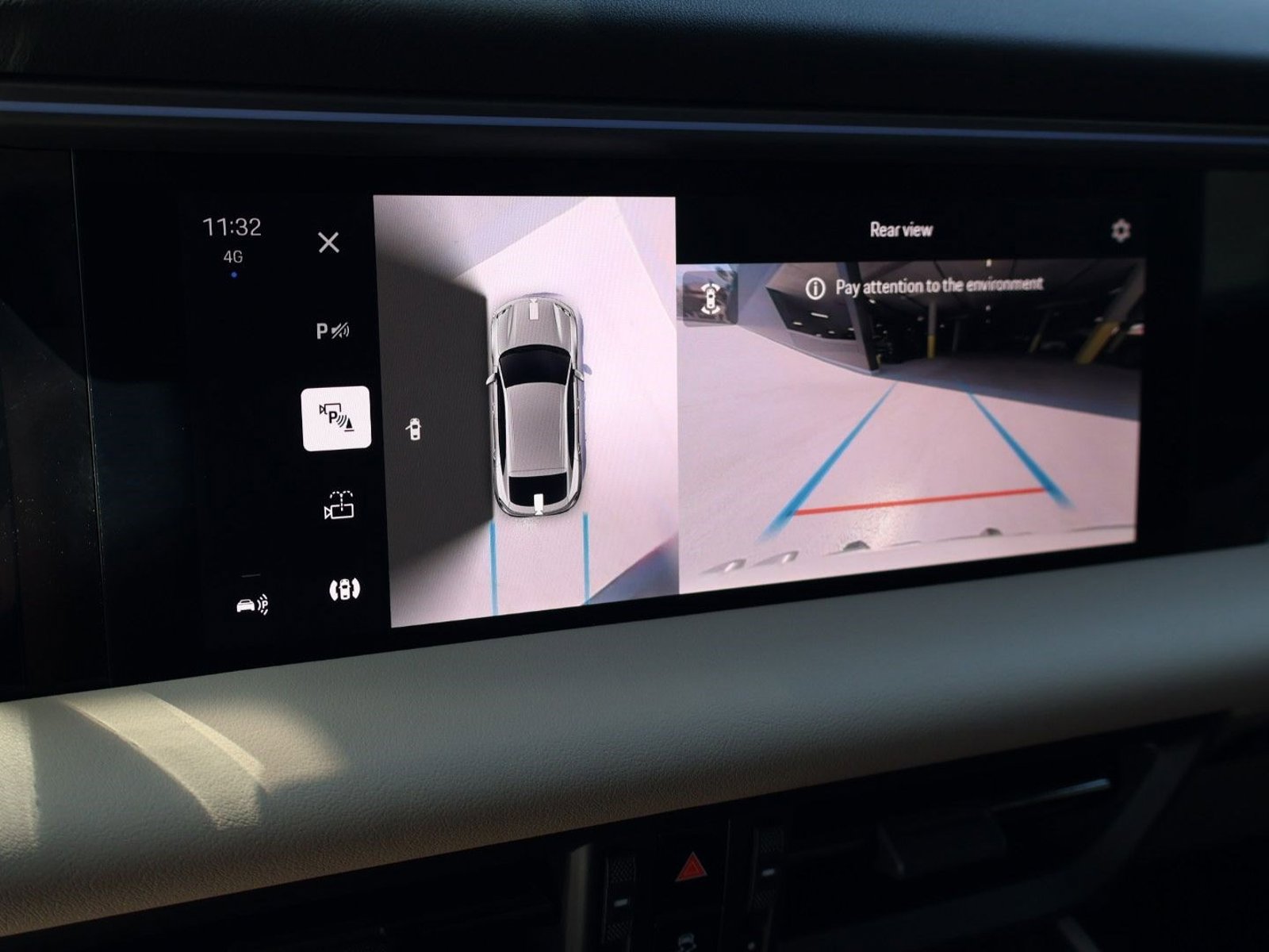 Certified 2025 Porsche Macan 4 Electric AWD/4WD image 19